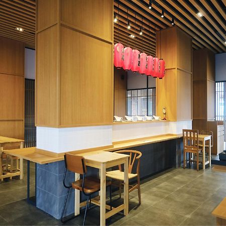 Hotel Osaka Pik2 Тангеранг Экстерьер фото