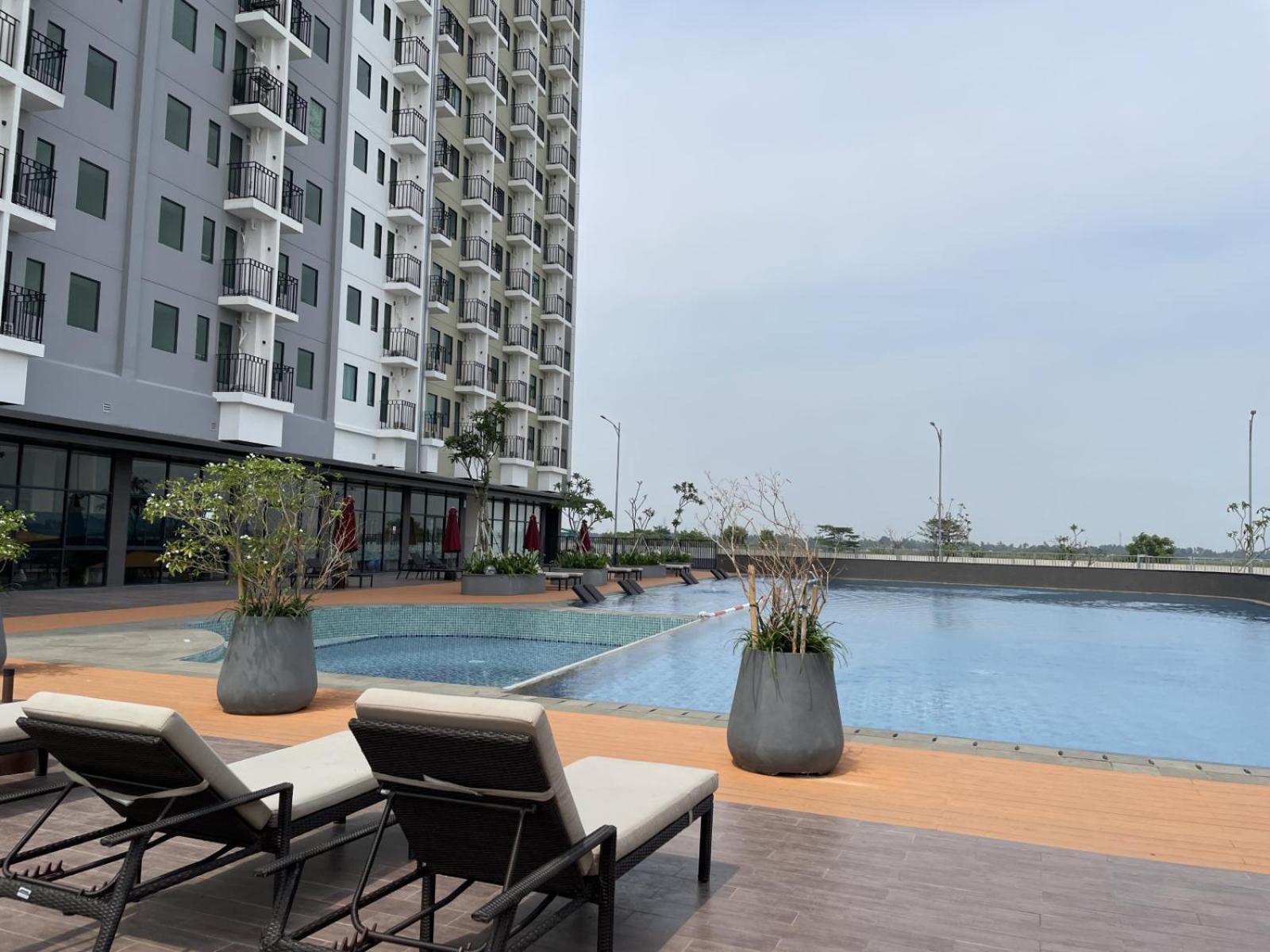 Hotel Osaka Pik2 Тангеранг Экстерьер фото