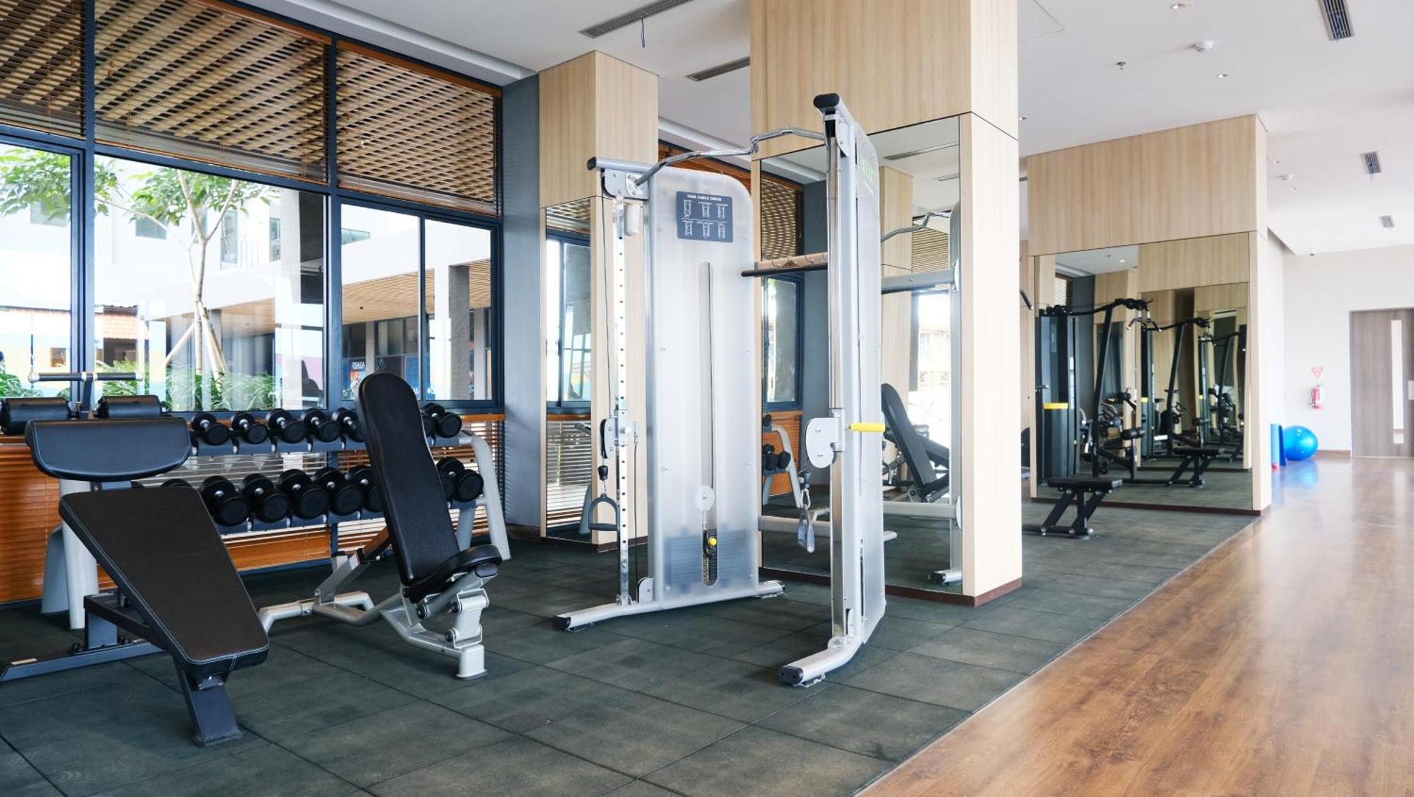 Hotel Osaka Pik2 Тангеранг Экстерьер фото